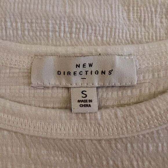 New Directions, Sm-Med, All White Peasant Style Belle Elbow Sleeve Top - Picture 6 of 6